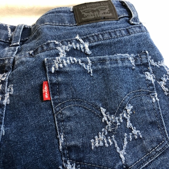 Levi's Size 14 Distressed Star accent
Girl's Step Up Denim Shorts - Picture 5 of 10